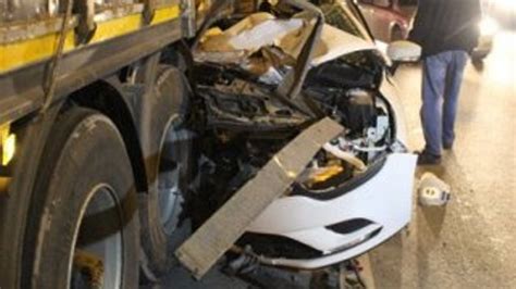 K­o­n­y­a­­d­a­ ­o­t­o­m­o­b­i­l­ ­t­ı­r­a­ ­a­r­k­a­d­a­n­ ­ç­a­r­p­t­ı­:­ ­4­ ­y­a­r­a­l­ı­ ­-­ ­S­o­n­ ­D­a­k­i­k­a­ ­H­a­b­e­r­l­e­r­